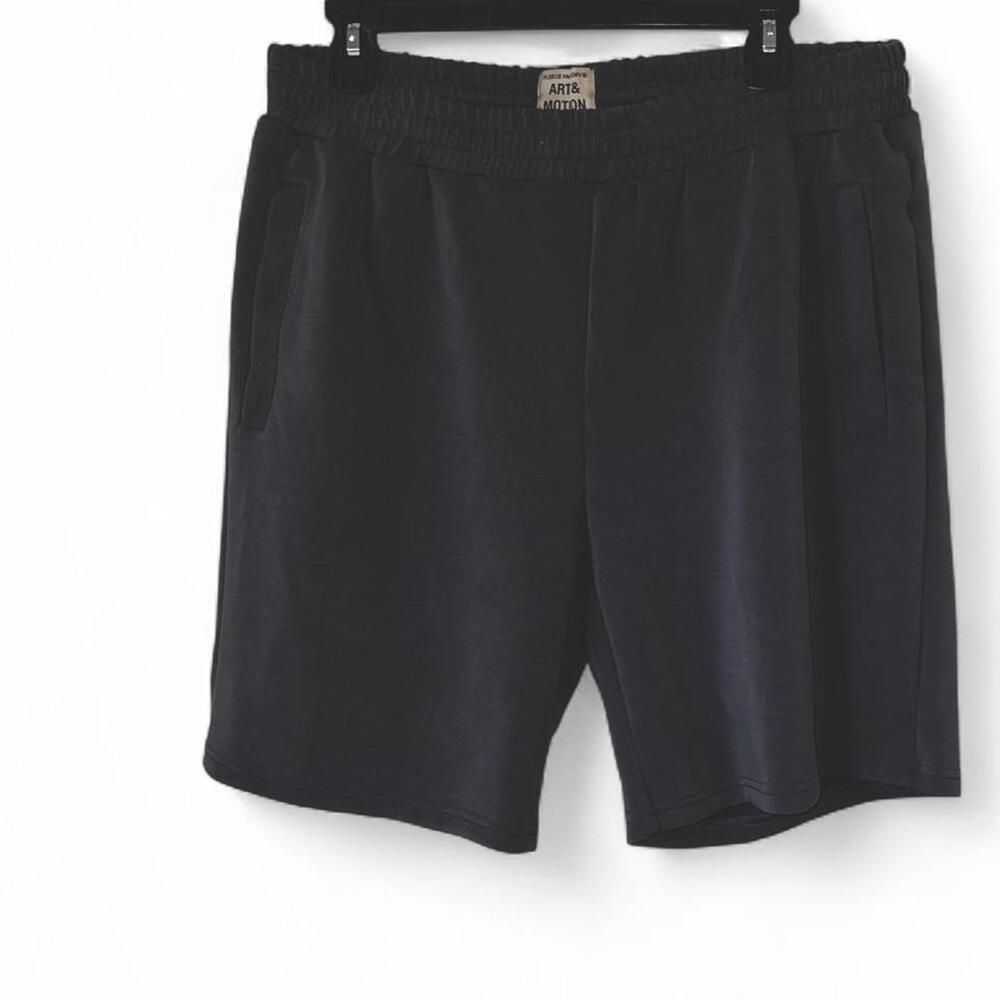 Fleece Factory Art & Motion black fleece shorts size L